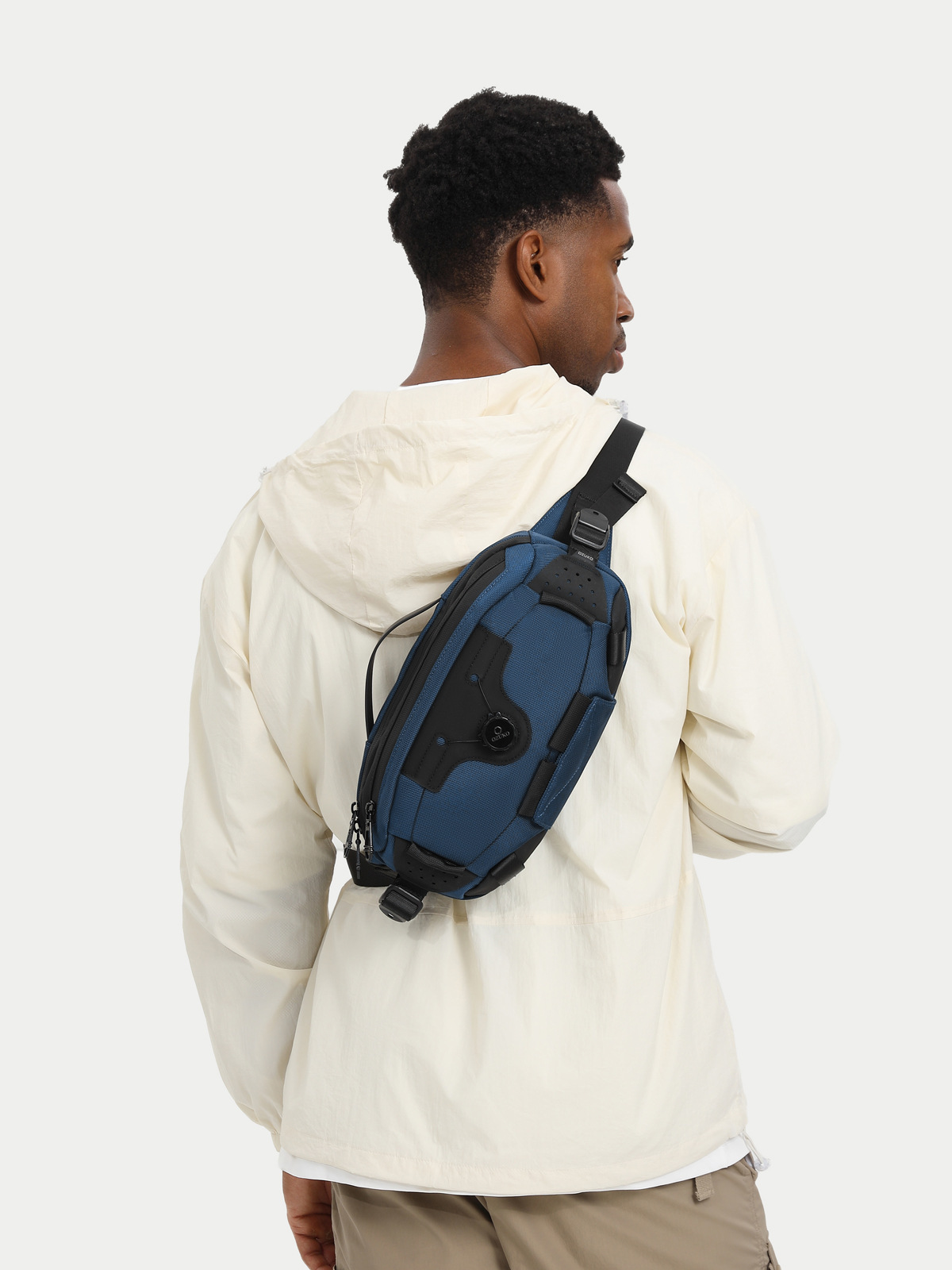 حقيبة صدر متعددة الوظائف من OZ - مراجعة Tech Accessories Bag وسعره