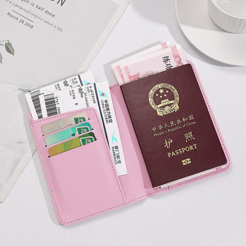 غطاء جواز سفر نسائي من Hello K - مراجعة Tech Accessories For Travel وسعره