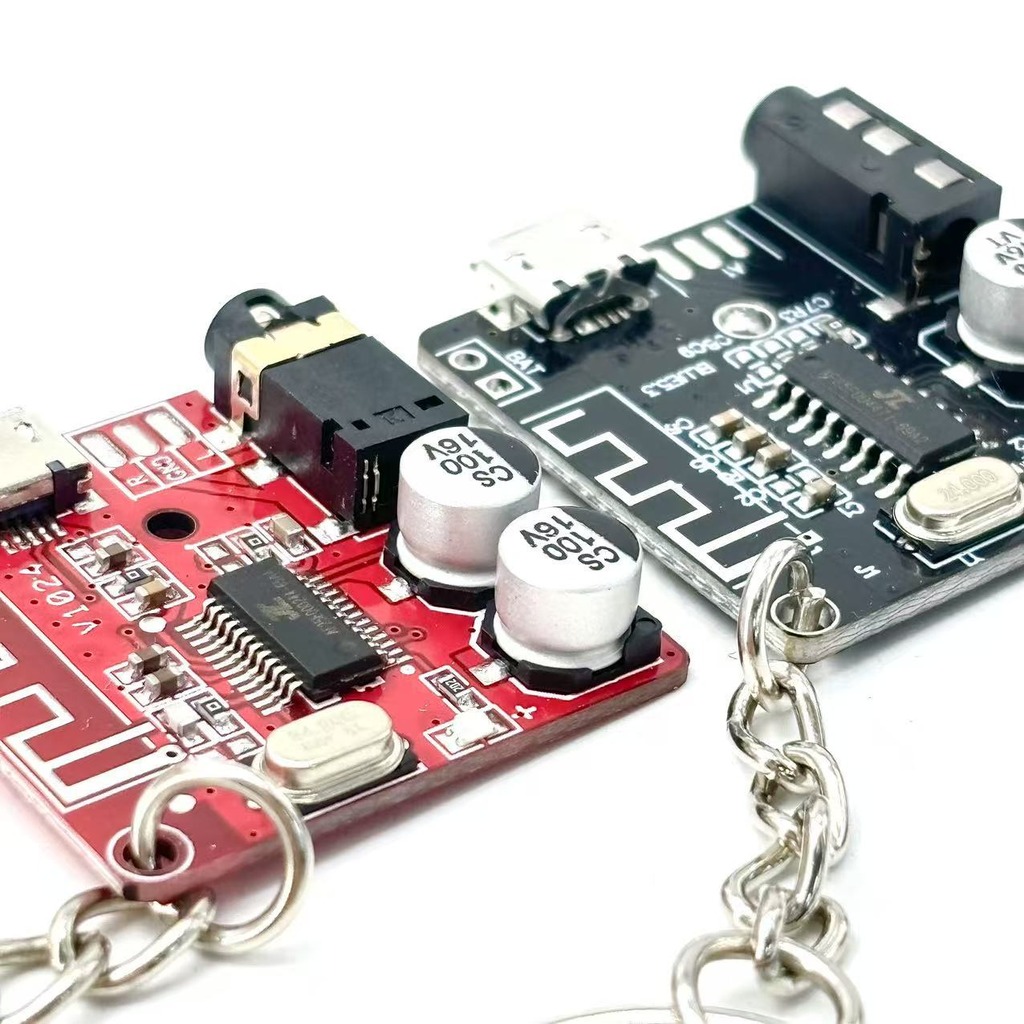 سلسلة مفاتيح بتصميم لوحة دوائر - مراجعة Tech Accessories Board وسعره